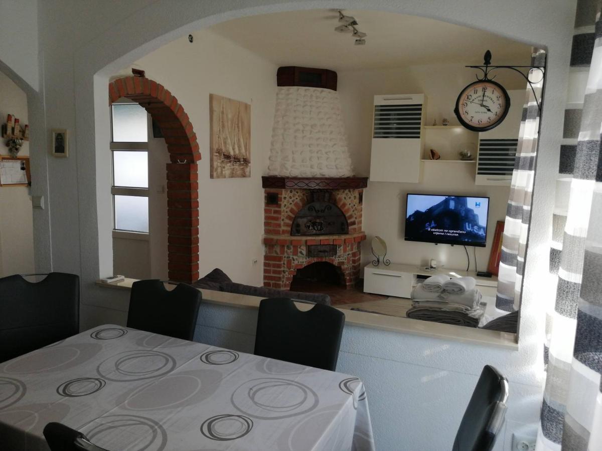 Centar Njivice Apartment Ngoại thất bức ảnh